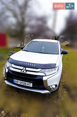 Внедорожник / Кроссовер Mitsubishi Outlander 2017 в 