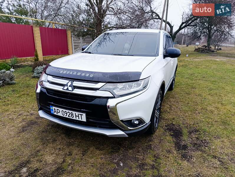 Позашляховик / Кросовер Mitsubishi Outlander 2017 в Запоріжжі