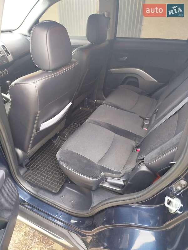Внедорожник / Кроссовер Mitsubishi Outlander 2011 в Иршаве
