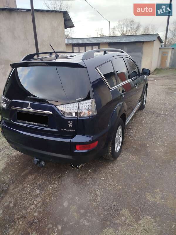 Внедорожник / Кроссовер Mitsubishi Outlander 2011 в Иршаве