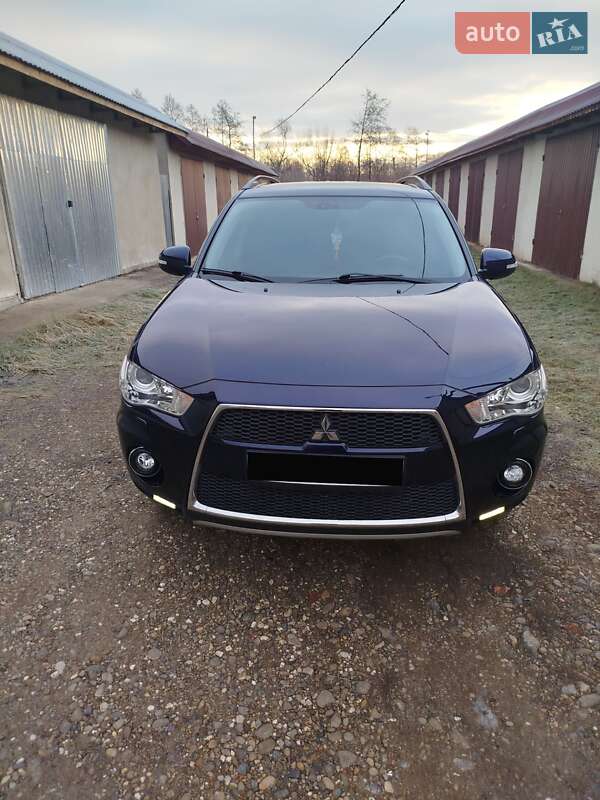 Внедорожник / Кроссовер Mitsubishi Outlander 2011 в Иршаве