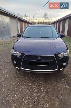 Внедорожник / Кроссовер Mitsubishi Outlander 2011 в 