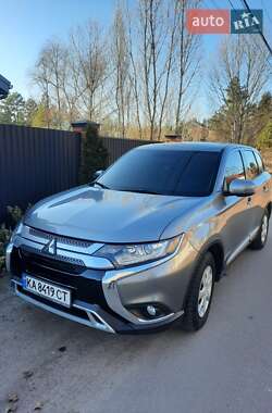 Позашляховик / Кросовер Mitsubishi Outlander 2021 в Києві