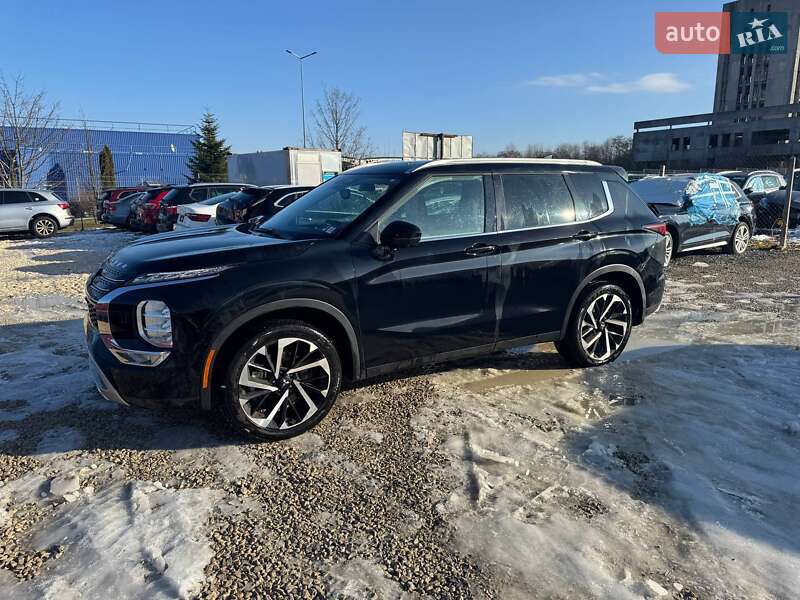 Внедорожник / Кроссовер Mitsubishi Outlander 2022 в 