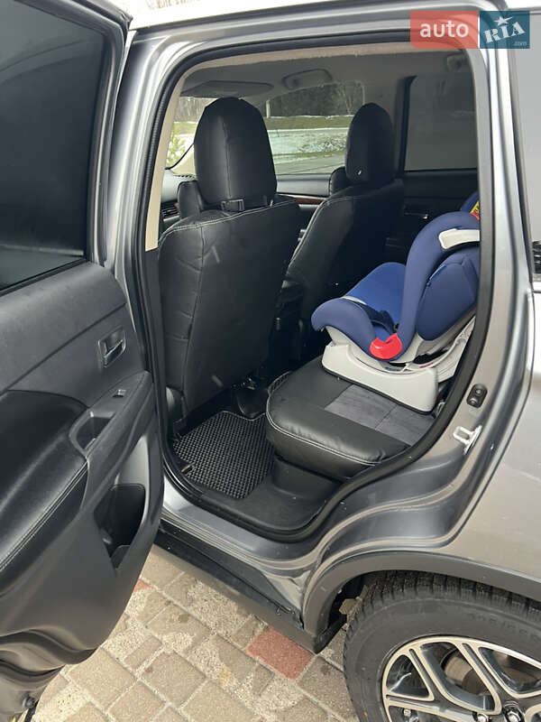 Внедорожник / Кроссовер Mitsubishi Outlander 2014 в Решетиловке фото 7 Внедорожник / Кроссовер Mitsubishi Outlander 2014 в Решетиловке