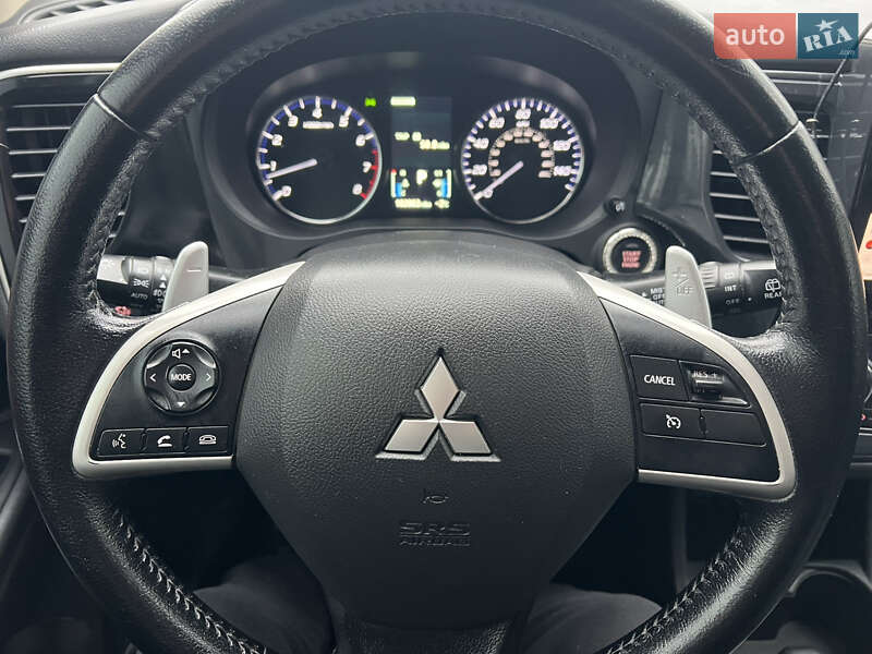 Внедорожник / Кроссовер Mitsubishi Outlander 2014 в Решетиловке фото 13 Внедорожник / Кроссовер Mitsubishi Outlander 2014 в Решетиловке
