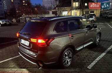 Позашляховик / Кросовер Mitsubishi Outlander 2017 в 