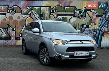 Позашляховик / Кросовер Mitsubishi Outlander 2014 в Києві