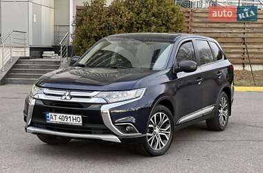 Позашляховик / Кросовер Mitsubishi Outlander 2016 в Києві