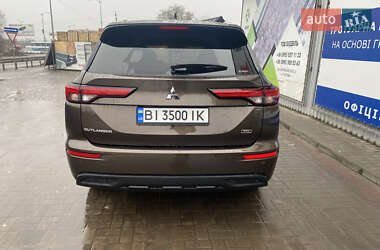 Внедорожник / Кроссовер Mitsubishi Outlander 2022 в 