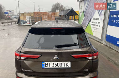 Внедорожник / Кроссовер Mitsubishi Outlander 2022 в 
