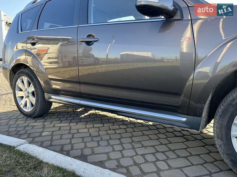 Внедорожник / Кроссовер Mitsubishi Outlander 2010 в Львове