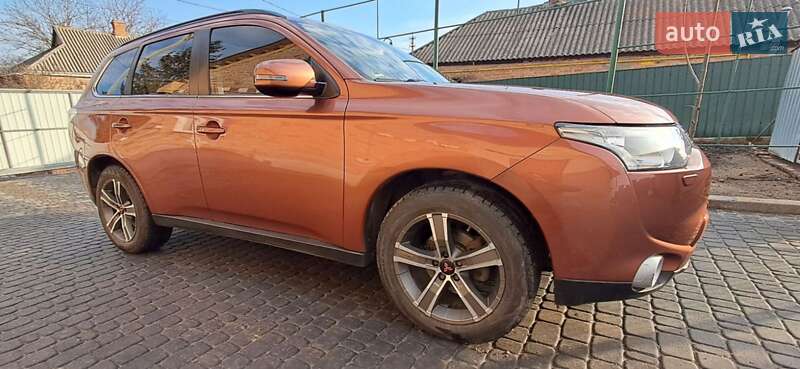 Позашляховик / Кросовер Mitsubishi Outlander 2014 в Кропивницькому