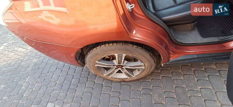 Позашляховик / Кросовер Mitsubishi Outlander 2014 в Кропивницькому