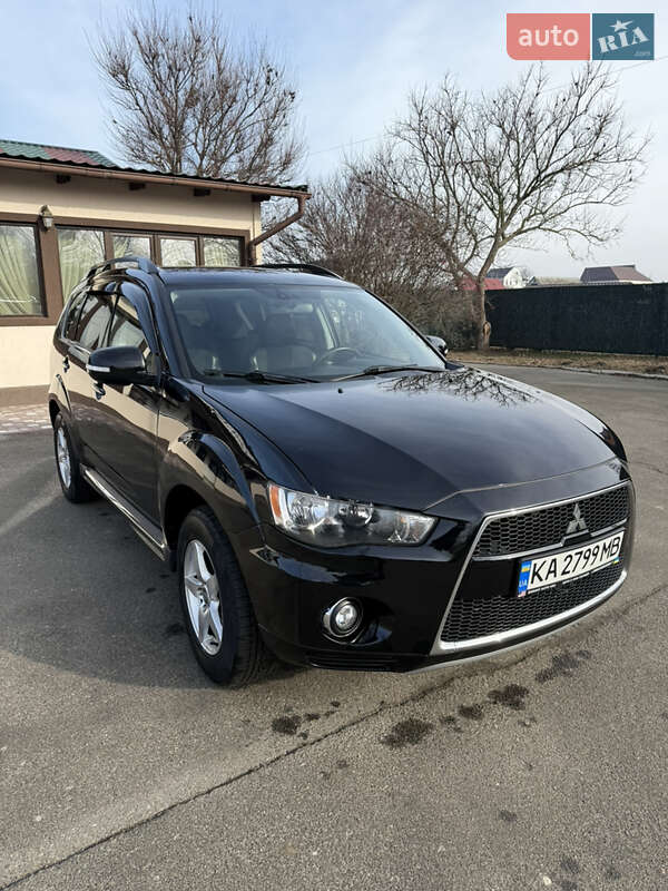 Внедорожник / Кроссовер Mitsubishi Outlander 2010 в 