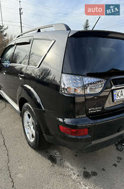 Внедорожник / Кроссовер Mitsubishi Outlander 2010 в 
