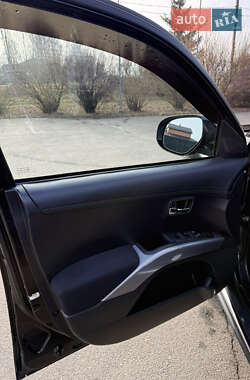 Внедорожник / Кроссовер Mitsubishi Outlander 2010 в 