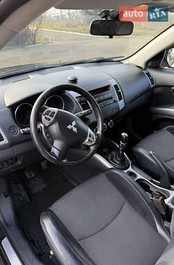 Внедорожник / Кроссовер Mitsubishi Outlander 2010 в 