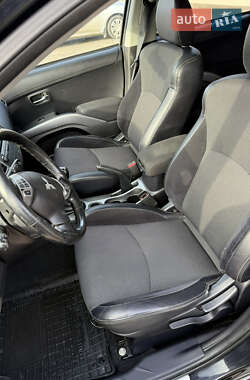 Внедорожник / Кроссовер Mitsubishi Outlander 2010 в 
