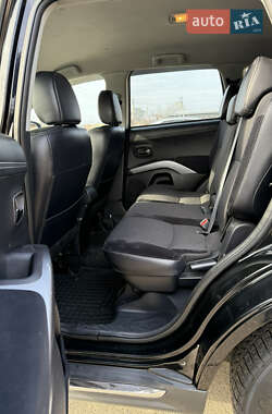 Внедорожник / Кроссовер Mitsubishi Outlander 2010 в 