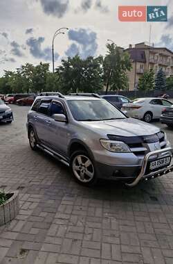 Внедорожник / Кроссовер Mitsubishi Outlander 2006 в Киеве