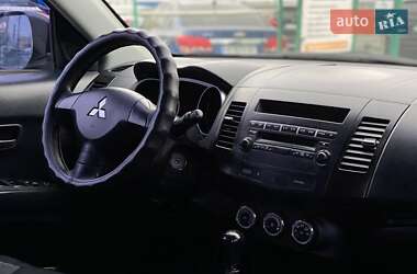 Внедорожник / Кроссовер Mitsubishi Outlander 2010 в 