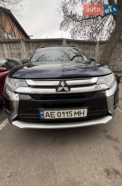 Позашляховик / Кросовер Mitsubishi Outlander 2016 в Києві