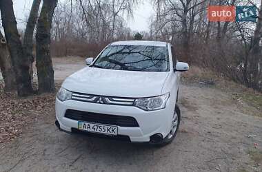 Позашляховик / Кросовер Mitsubishi Outlander 2013 в Києві