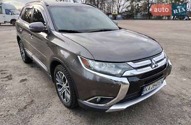 Позашляховик / Кросовер Mitsubishi Outlander 2015 в Харкові