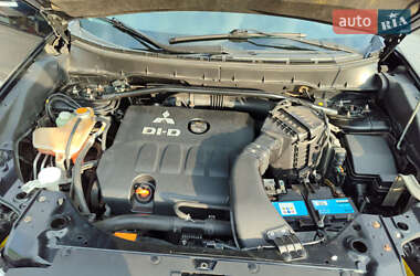Внедорожник / Кроссовер Mitsubishi Outlander 2009 в 