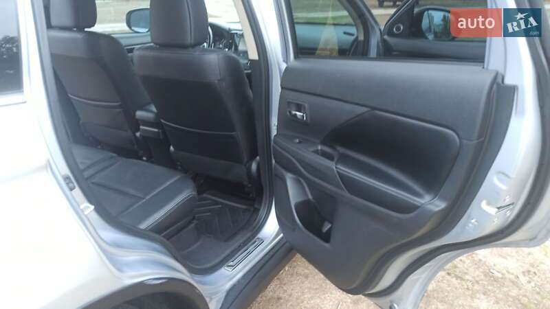 Позашляховик / Кросовер Mitsubishi Outlander 2013 в Полтаві фото 16 Позашляховик / Кросовер Mitsubishi Outlander 2013 в Полтаві