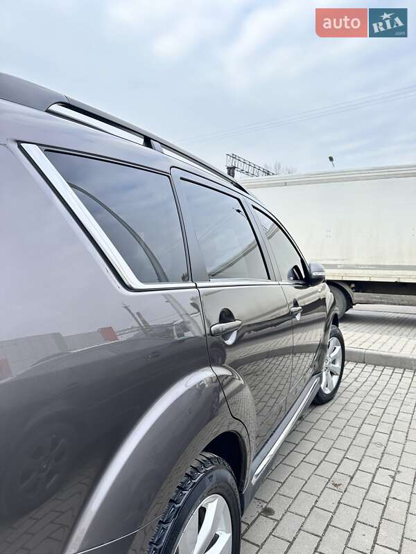 Позашляховик / Кросовер Mitsubishi Outlander 2010 в Мукачевому