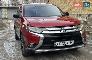 Позашляховик / Кросовер Mitsubishi Outlander 2016 в Києві