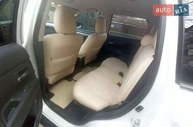 Внедорожник / Кроссовер Mitsubishi Outlander 2016 в 