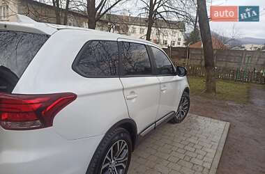 Внедорожник / Кроссовер Mitsubishi Outlander 2016 в 