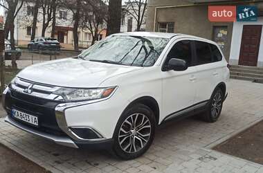 Позашляховик / Кросовер Mitsubishi Outlander 2016 в Мукачевому