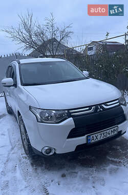 Внедорожник / Кроссовер Mitsubishi Outlander 2013 в Богодухове