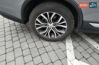 Внедорожник / Кроссовер Mitsubishi Outlander 2017 в 