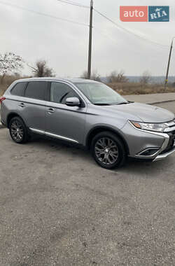 Внедорожник / Кроссовер Mitsubishi Outlander 2018 в 