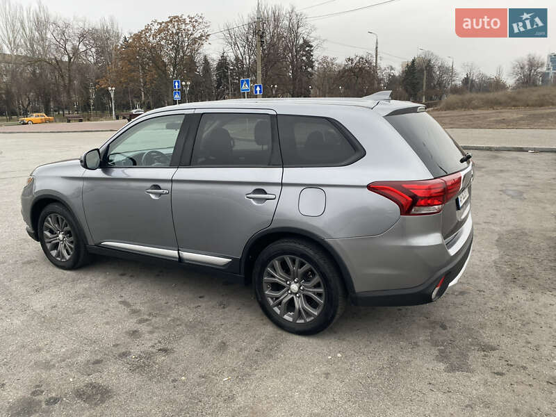 Внедорожник / Кроссовер Mitsubishi Outlander 2018 в Запорожье