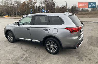 Внедорожник / Кроссовер Mitsubishi Outlander 2018 в 