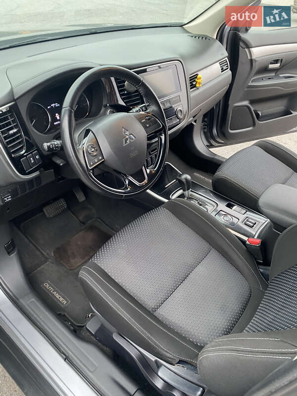Внедорожник / Кроссовер Mitsubishi Outlander 2018 в Запорожье