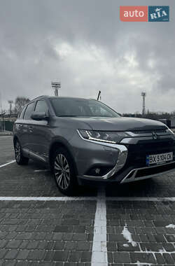 Внедорожник / Кроссовер Mitsubishi Outlander 2018 в Черкассах