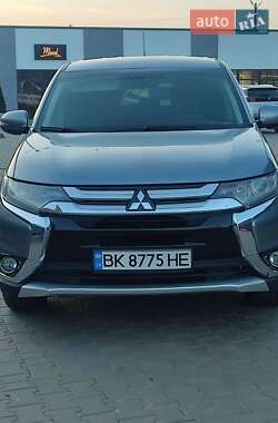 Внедорожник / Кроссовер Mitsubishi Outlander 2015 в Луцке