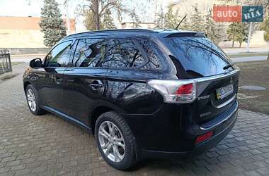 Внедорожник / Кроссовер Mitsubishi Outlander 2012 в Николаеве