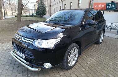 Внедорожник / Кроссовер Mitsubishi Outlander 2012 в Николаеве