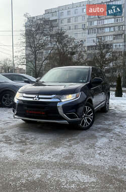 Внедорожник / Кроссовер Mitsubishi Outlander 2016 в Сумах