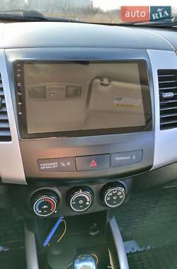 Внедорожник / Кроссовер Mitsubishi Outlander 2012 в 
