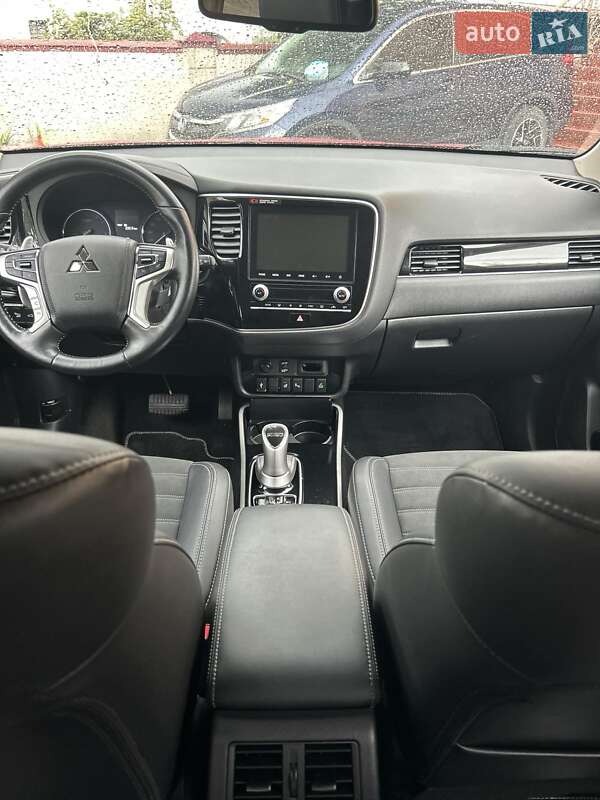 Внедорожник / Кроссовер Mitsubishi Outlander 2019 в Львове
