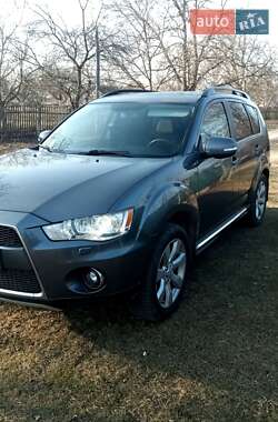 Внедорожник / Кроссовер Mitsubishi Outlander 2011 в Баре